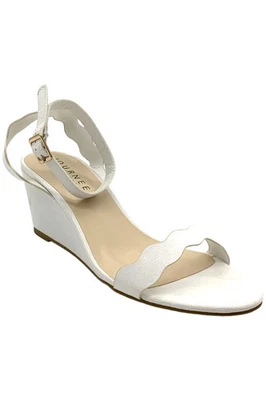 Женские босоножки Journee Loucia на танкетке белые - Изображение 1 из 3