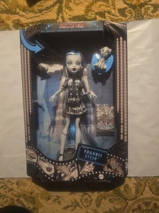 Monster High Reel Drama Black and White Frankie Stein Doll 2025 SHIPS NOW - Picture 1 of 2