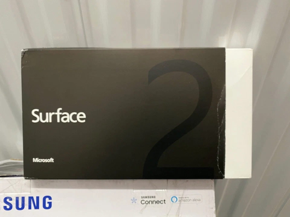  Microsoft Surface 2 32GB, Wi-Fi, 10.6in - Magnesium only works when it charging - Image 1 of 4