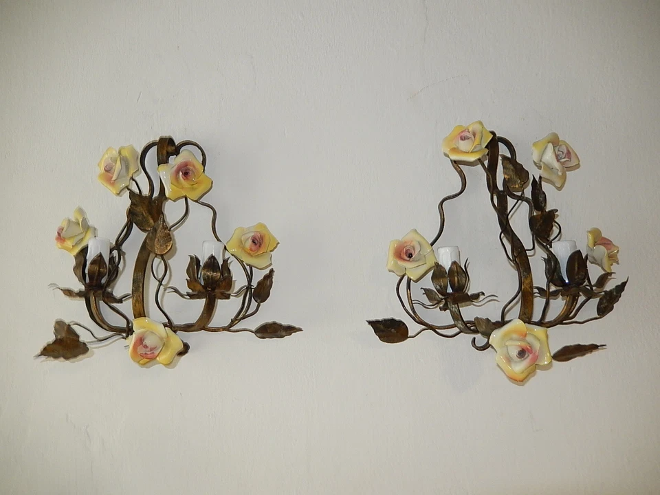 ~Apliques franceses de rosas y cristal Tole de porcelana, alrededor de 1920~ Foto 1 de 1