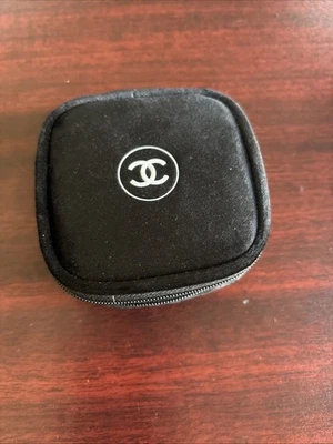 Chanel Beauty Makeup Mirror Pouch Black / Chanel Beauty Pouch - Image 1 of 4