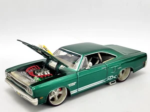 MAISTO PRO RODZ 1970 PLYMOUTH (ROAD RUNNER) GTX 1/24 RARE GREEN & WHITE STRIPES - Bild 1 von 22