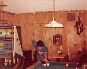 Original 3.5x4.5 Photo Man Playing Pool Billiards H159 #35 - Bild 1 von 2