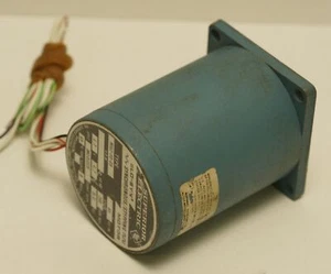 Motor paso a paso síncrono Superior Electric M062-FD-09 SLO-SYN 65 oz/en 200 pasos - Imagen 1 de 5