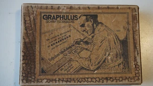 Museales, antikes GRAPHULUS Schriftschablonen SET mit 6 antiken Röhrchenfedern - Picture 1 of 5