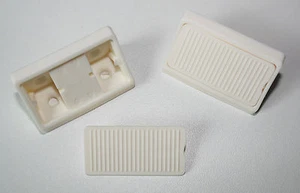 Korpusverbinder Eckverbinder mit Deckel 20 Stück elfenbein/creme - Bild 1 von 1