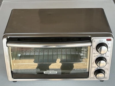 Horno de convección Black & Decker de 6 rebanadas con tecnología EvenToast Foto 1 de 4