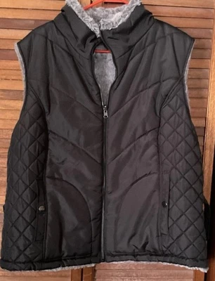 Chaleco acolchado negro con cremallera forrado de piel sintética talla 2X Casey Collection para mujer Foto 1 de 2