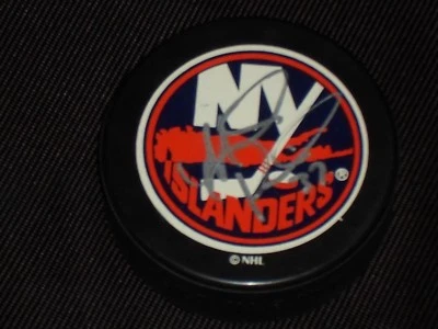 MARK PARRISH ISLANDERS LEGEND AUTHENTIC HAND SIGNED AUTOGRAPHED NHL HOCKEY PUCK - Image 1 of 2