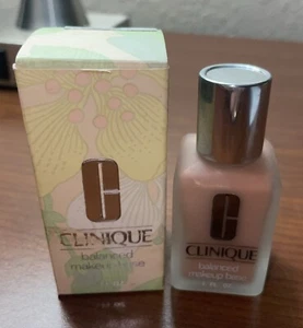 Clinique Balanced Makeup Base 1 fl oz in 08 Sun Glow (New In Box) - Picture 1 of 4