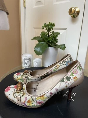 Zapatos de salón Gucci talla 8 $695 al por menor  Foto 1 de 4