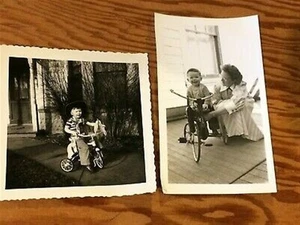 2 Vintage Junge auf Dreirad Fotos, Cowboy verkleiden sich auf einem. - Bild 1 von 3