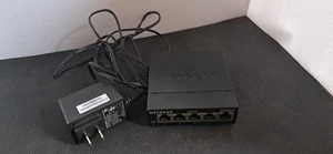 Netgear GS305 Essentials Series 5-Port Gigabit  Unmanaged Switch - Picture 1 of 4