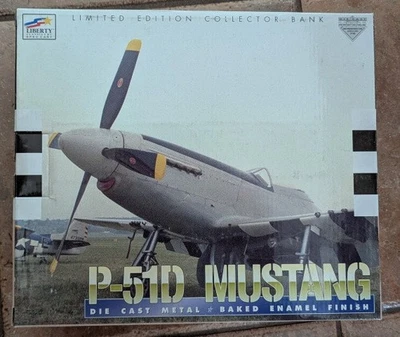 Nuevo En Caja SpecCast USAF P-51D MUSTANG Banco Coleccionista de Metal Fundido a Presión Foto 1 de 2
