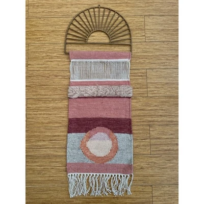 Urban Outfitters Rosa Marfil Tejido Yute Tono Dorado Metal Colgante Tapiz de Pared Foto 1 de 4