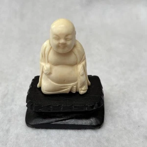 Statua Buddha vintage intagliata a mano su base in legno alta 2" epoca 1940 - Foto 1 di 7