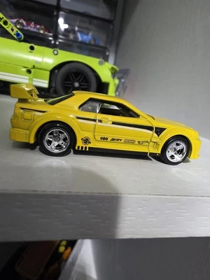 Intercambio de ruedas personalizado Hot Wheels Skyline GTR R32 2016 amarillo Foto 1 de 4