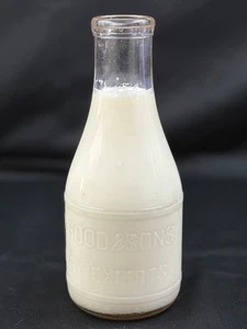 Bottiglia latte Hood & Sons alta rotonda in rilievo quarto esperti lattiero-caseari massa 1938 TREQ - Foto 1 di 13