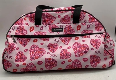 Bolsa de lona Betsey Johnson Lips XOX con ruedas para fin de semana Foto 1 de 4