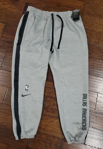 NIKE MENS NBA DALLAS MAVERICKS THERMA FLEX SHOWTIME PANTS Size 2XL CU0569 063 Cover