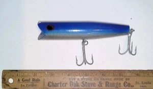 Señuelo vintage de madera de agua salada Poe's de 5 pulgadas. Azul - Imagen 1 de 3