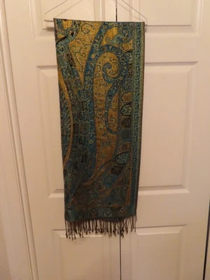 100% PASHMINA GOLD AND GREEN SCARF, 28 X 72 - Image 1 of 2