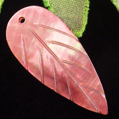 35x15x2mm Carved Natural Gray Shell Leaf Pendant Bead H92483 - Image 1 of 2