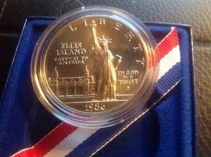 1986-P US STATUA DELLA LIBERTÀ DOLLARO ARGENTO COMMEMORATIVO, NON CIRCOLATO CON SCATOLA - Foto 1 di 2
