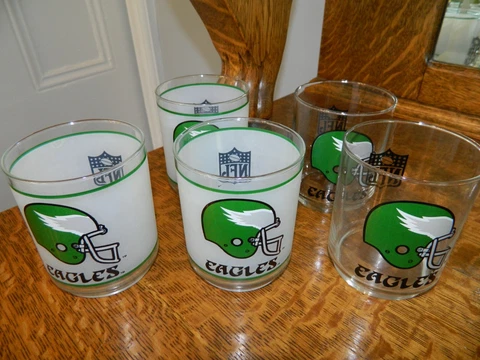 5 VINTAGE PHILADELPHIA EAGLES NFL Bar Rocks GLASSES Mobil Oil Cover