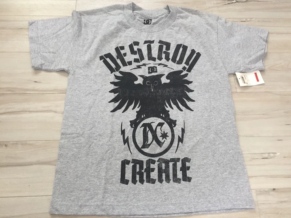 Camiseta DC Graphic Chicos Talla M Gris Foto 1 de 3
