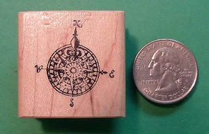 Brújula - Mapa - Estampilla de goma montada en madera para aula o geocaching - Imagen 1 de 2