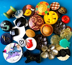 Assorted Vintage Buttons - Picture 1 of 3
