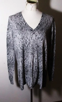 MICHAEL KORS Gray Long Sleeve V-Neck Top Women's Size L - Image 1 of 4