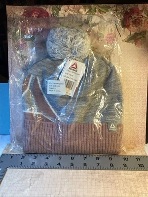 NUEVO EN CAJA Gorro Reebok Logo Intarsia Pom NUEVO Gris Claro Foto 1 de 4