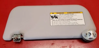 Toyota Prius 2016-2022 OEM lado del pasajero delantero derecho parasol con espejo retrovisor Foto 1 de 4