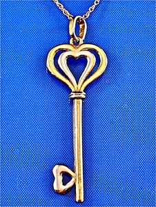 STERLING SILVER 2-TONE DOUBLE HEART KEY PENDANT W/18" CHAIN - Picture 1 of 3