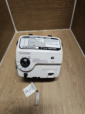 Honeywell Water Heater Gas Valve WV8840B1158 (30 DAY WARRANTY) Ships FAST! - Image 1 of 4