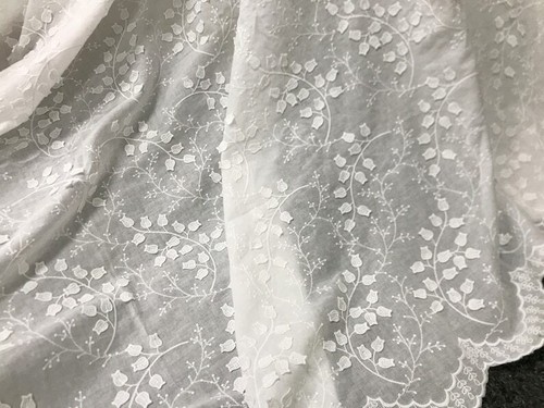 OFF WHITE Tessuto in pizzo cotone ricamato in cotone bianco sporco 3D foglie gemme bianco sporco per camicetta abito fai da te