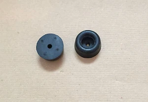 2 x kleiner runder Gummipuffer Knopf Typ Türstopp Dropside Pferdebox Anhänger - Bild 1 von 5