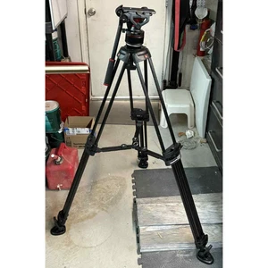 Mint Manfrotto 504X Fluid Video Head & MVTTWINMC Carbon Fiber Tripod - Picture 1 of 9