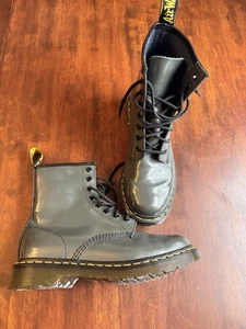 Dr. Martens 1460 dunkelgraue Lackleder Schnürstiefel Kampfstiefel US 8 - Bild 1 von 19
