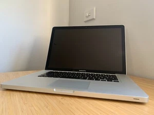 Apple MacBook Pro (15-inch, 2011) 2.2GHz Quad-Core i7, 4GB RAM - NO HDD / FAULTY - Picture 1 of 8