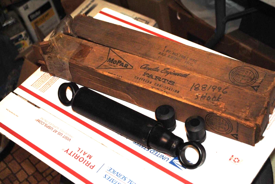 НОВЫЕ ИЗ СТАРЫХ ЗАПАСОВ MOPAR 1959 60 DODGE TRUCK W100 W200 ПАРА ПЕРЕДНИХ АМОРТИЗАТОРОВ 1881996 - Изображение 1 из 1