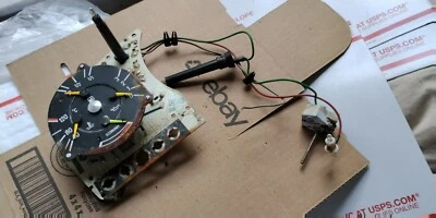 86-89 Mercedes 560 SL calibre aceite, vacío, temperatura y gas, SOLO PARA REPUESTOS daños por agua Foto 1 de 4