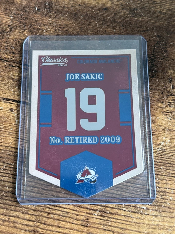 2012-13 Panini Classics Signatures Banner Retired Numbers Joe Sakic #EN27 - Image 1 of 1