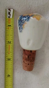 1970 botella de cerámica europea tapón de corcho porcelana flores pintadas a mano - Imagen 1 de 10