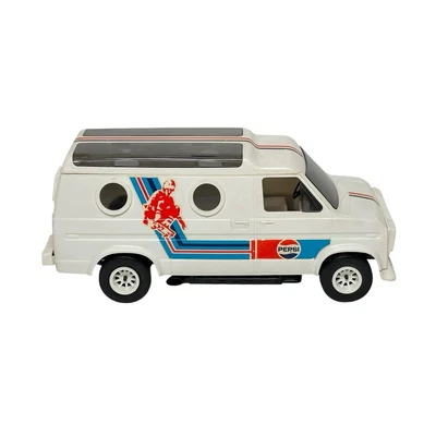 VINTAGE 1979 REVELL PEPSI SKATEBOARD VAN MODEL KIT 1:20 - Image 1 of 4