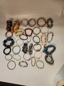 Lote 8 Lote de 33 PULSERAS Disfraz Único Caprichosas Multicolor Estilo Envoltura - Imagen 1 de 7