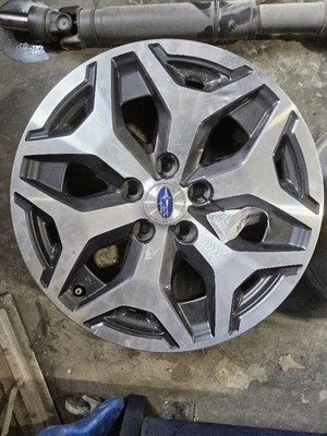 Llanta Subaru Forester 2019-2024 aleación 17x7 6 radios en Y mecanizada con bolsillos grises Foto 1 de 4