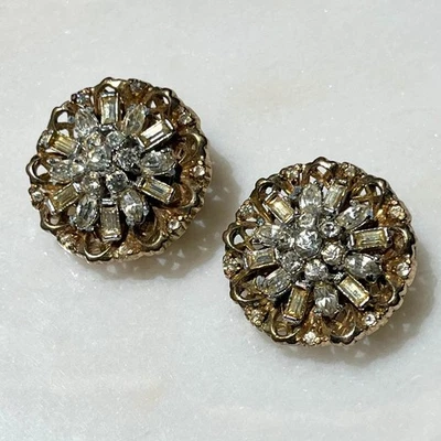 PENDIENTES DE COLECCIÓN MEDIADOS DE SIGLO CON CLIP DE ESTRÁS TRANSPARENTE TONO DORADO FIRMADOS CORO Foto 1 de 4